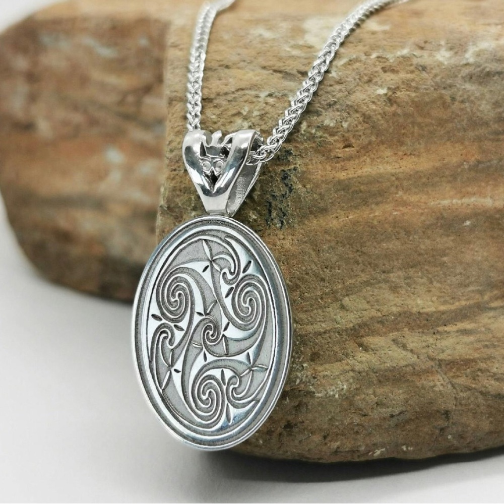 NIB Sterling Silver Irish Book of Kells Pendant Necklace - Tarnished